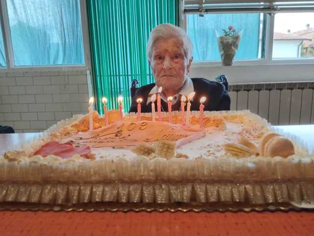 Super compleanno per Quinta Fantozzi che ha tagliato il traguardo dei 109 anni