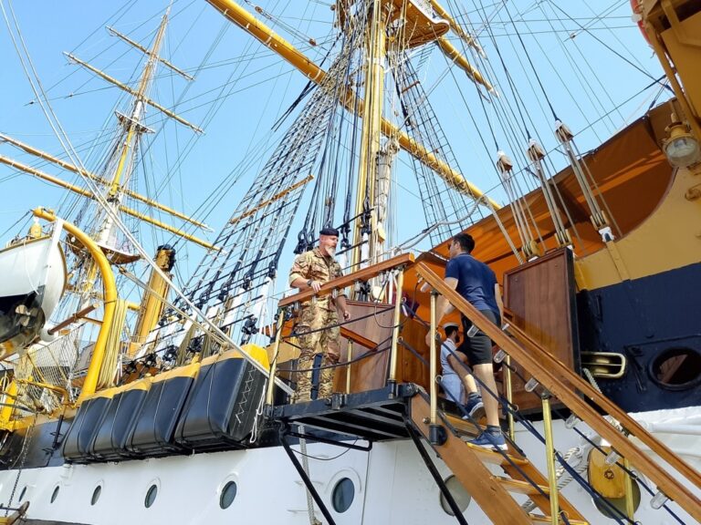 L’Amerigo Vespucci in sosta a Livorno