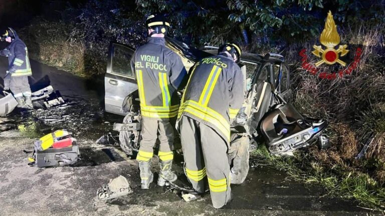 Scontro nella notte in via di Pieve a Celle: sei feriti, due sono gravi