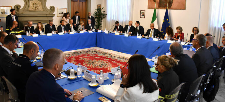 Il ministro Piantedosi a Prato: “Rafforzeremo le strutture operative”