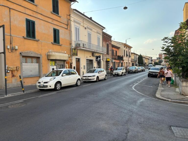 Via Strozzi fuori controllo, aggredito un residente
