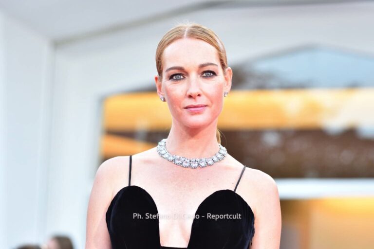 I volti e gli sguardi sul red carpet di Venezia 82