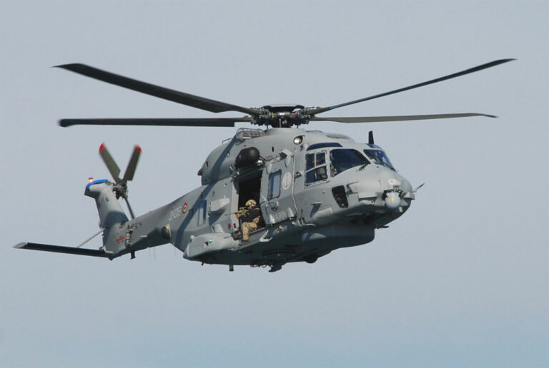 Caduto in una zona impervia, 33enne soccorso e salvato con un elicottero della Marina