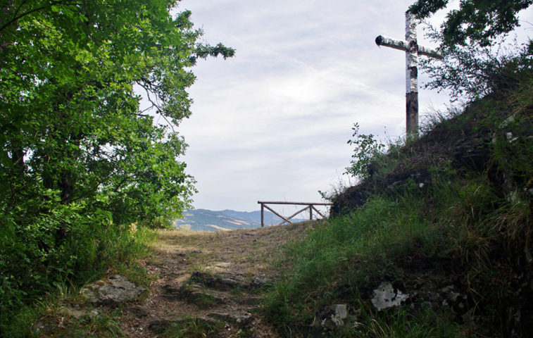 Porretta. Processione notturna a Monte della Croce
