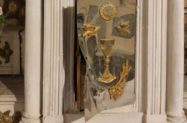 Ennesimo furto nella chiesa di Torri