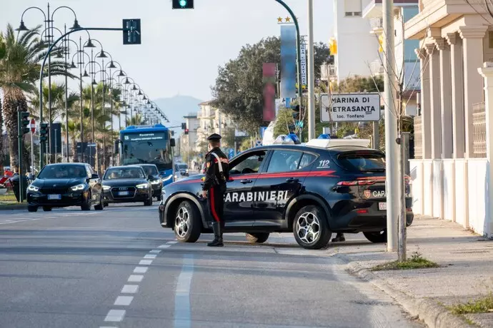 Rissa tra giovani in Versilia, oltre 10 i denunciati