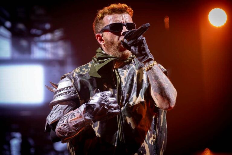 Salmo al Mandela Forum tra fuoco, schermi e distopia rap