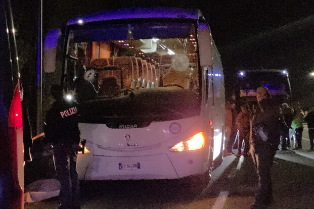 Assalto al pullman del Pistoia basket, indaga la Digos
