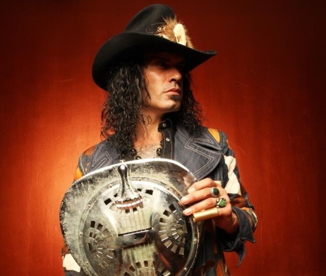 Eric Sardinas irrompe sul palco del Santomato Live