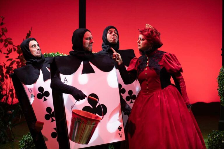Teatro Manzoni, in scena il musical “Alice nel Paese delle Meraviglie”