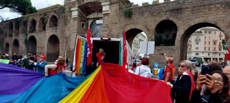 Anche la Bandiera della Pace di Prato sfila a Roma alla manifestazione della Cgil