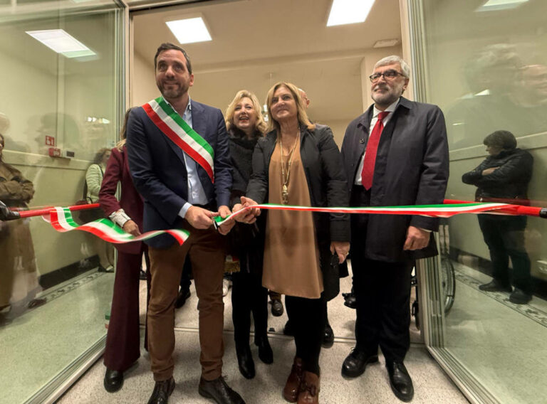 Inaugurata la nuova scuola Frosini. Conclusi i lavori di messa in sicurezza e riqualificazione