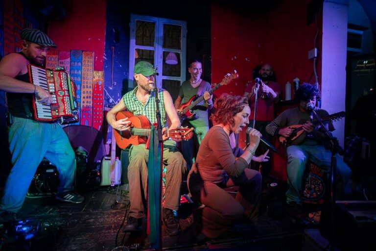 Pistoia balla con i Radio Ithemba al The dUMb