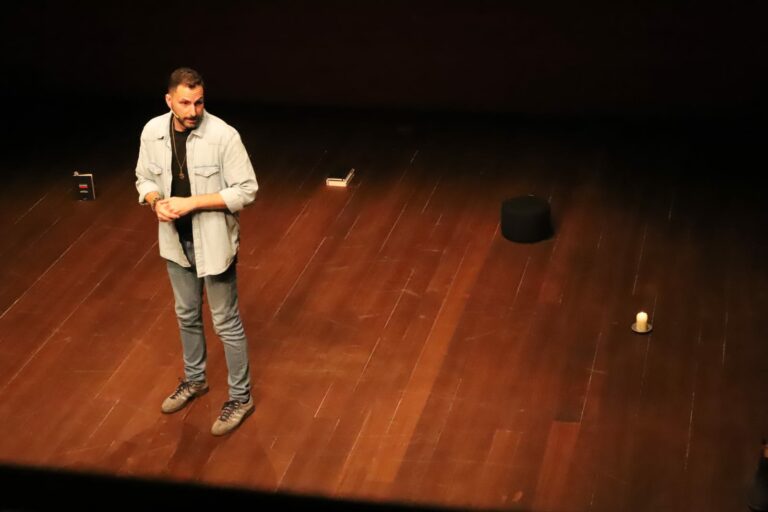 Don Lorenzo Milani, il prete scomodo che ha rivoluzionato la scuola
