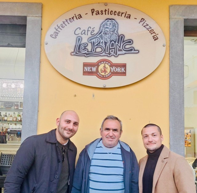 Al Café Le Blanc in piazza della Sala scocca l’ora del ricambio generazionale