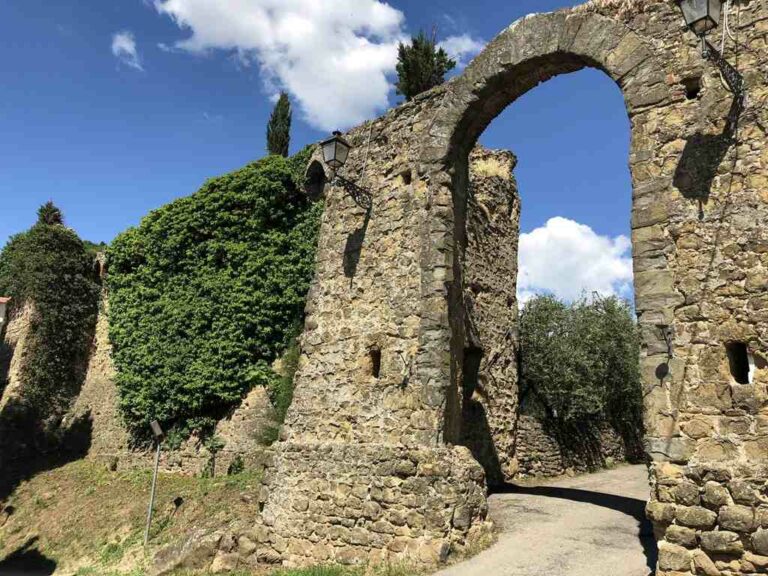 Il borgo di Malmantile: tracce di Medioevo lungo l’antica via Pisana