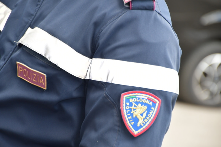 Truffe agli anziani: la Stradale denuncia due persone e sequestra denaro