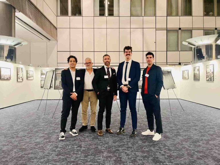 Gli scatti dal distretto di Prato diventano una mostra al Parlamento Europeo: Trafi, Next Technology e Marini Industrie raccontano la circolarità tessile
