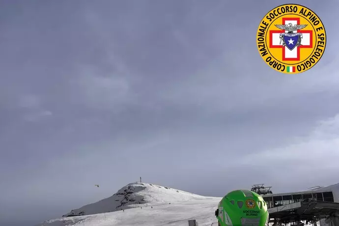 Escursionisti senza attrezzatura bloccati sul Corno alle Scale