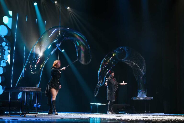 Bubbles Revolution: il grande show di bolle di sapone arriva al Teatro Verdi