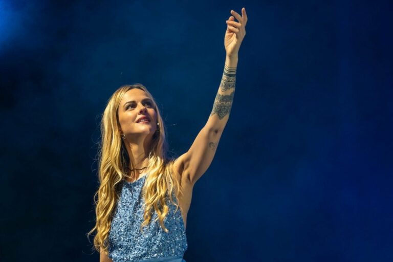 Elena Nencetti, le tante facce di un’artista di successo sul palco e nella vita