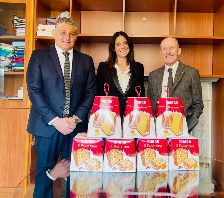 Un gesto di vicinanza ai pazienti e al personale sanitario di Villa Fiorita. Montebianco Costruzioni dona 50 panettoni alla Casa di Cura
