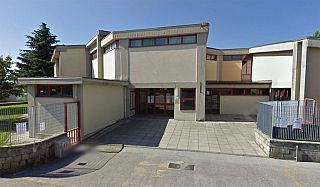 Scuola “Galileo Galilei” al freddo: un rientro tra giacche, cappelli e guanti