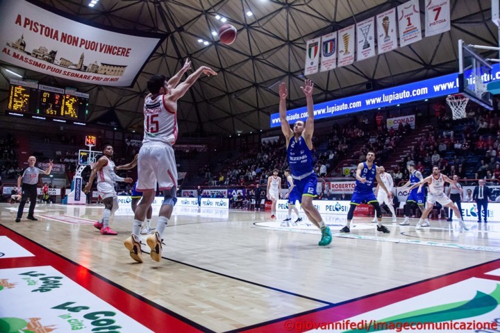 Non basta il bel primo tempo all’Estra,  Verona corsara alla Lumosquare 67-81