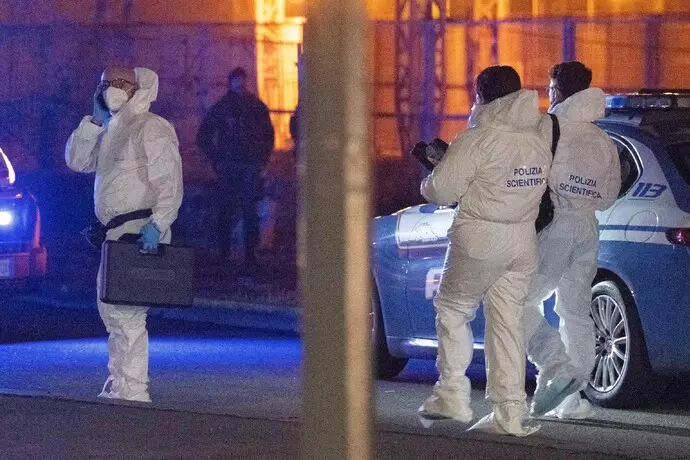 Indagato per omicidio volontario il poliziotto che ha sparato a Milano