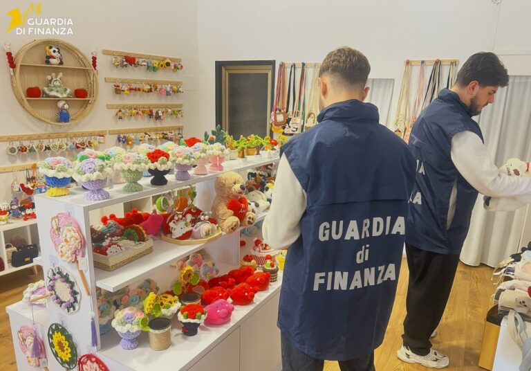 Prato, sicurezza: 110mila articoli da regalo sequestrati