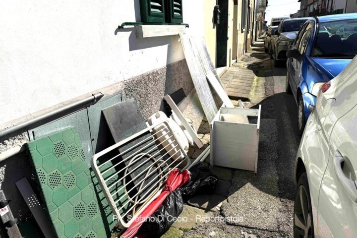 Caos rifiuti, un mancato ritiro di ingombranti in via Gorizia