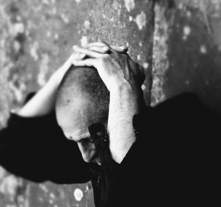 “Percuotendo: in cadenza”. Giovanni Lindo Ferretti al Teatro Verdi di Firenze