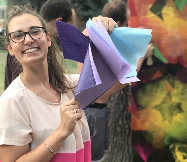 Giovane mamma colpita da aneurisma: gli amici creano un podcast per recuperare parole e memoria