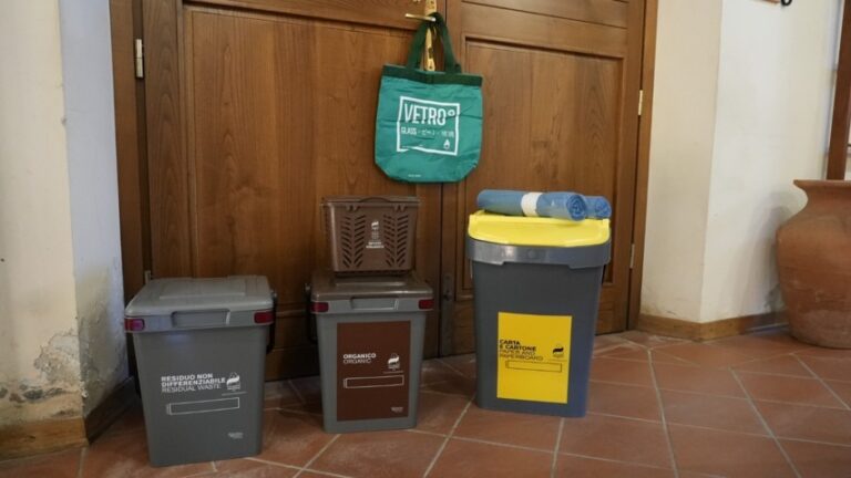 Raccolta rifiuti porta a porta: una scelta infelice