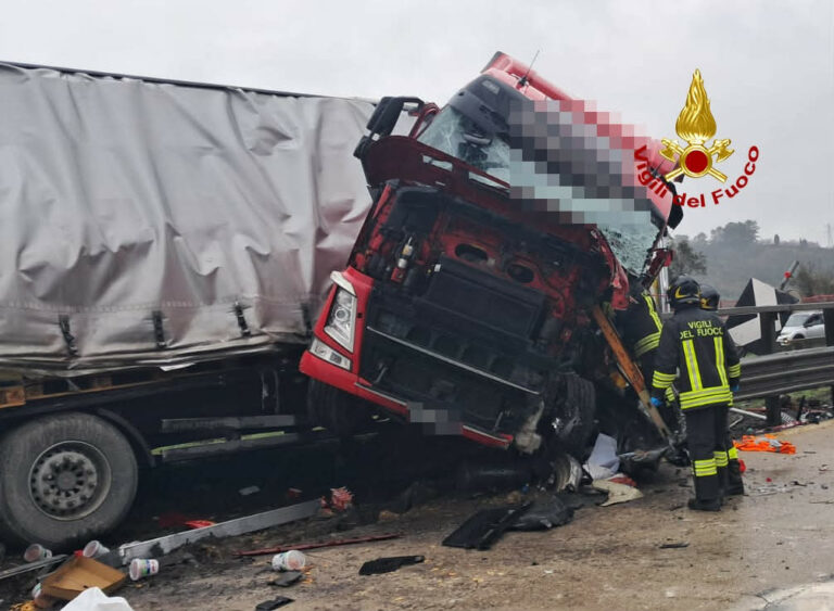 Incidente in A1 tra Firenze Sud e Incisa: traffico bloccato su entrambe le carreggiate