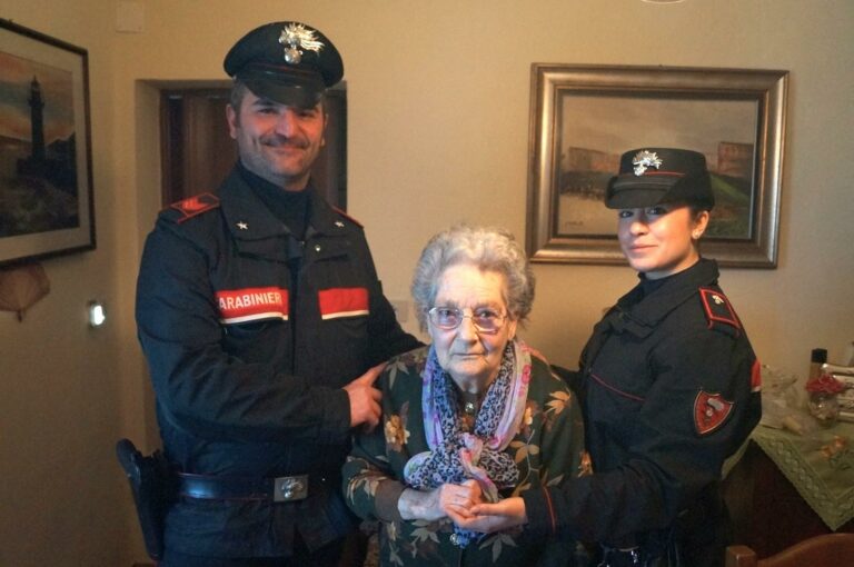 Montecatini: 17enne si finge carabiniere e cerca di truffare anziana, arrestato