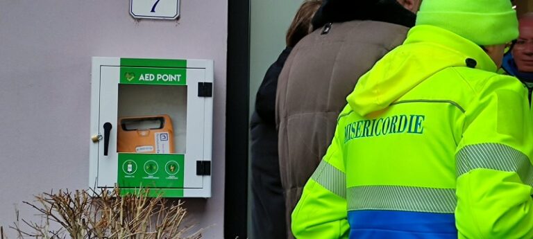 Pistoia, inaugurato il defibrillatore in via Ferraris a Sant’Agostino