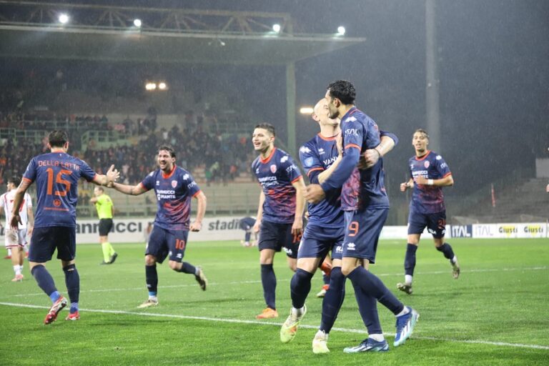 La Pistoiese fa suo il primo confronto della finale di Coppa Italia. Ancona battuto 2-0