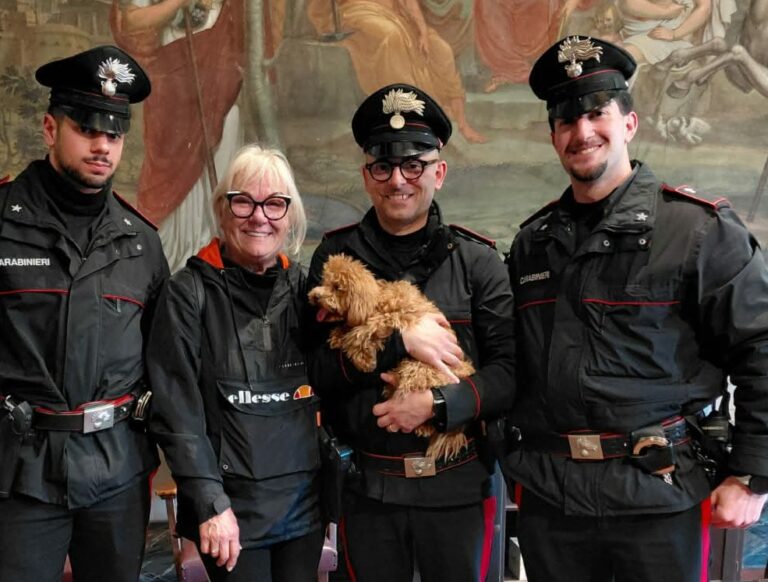 Pescia, disorientato in strada: i carabinieri salvano Gino