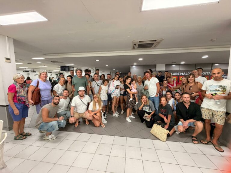 Guerra in Iran, italiani bloccati alle Maldive, tra questi un nostro giornalista: “Un incubo”