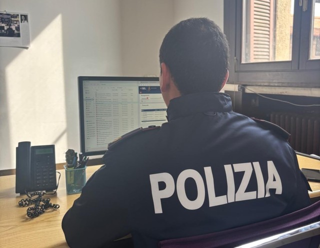 Minacce di morte e richiami alla retorica jihadista su tiktok: perquisito influencer da 100mila followers