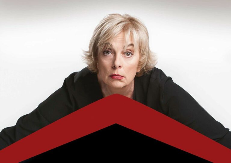 Katia Beni in “Tutto sotto il tetto” al Teatro Francini