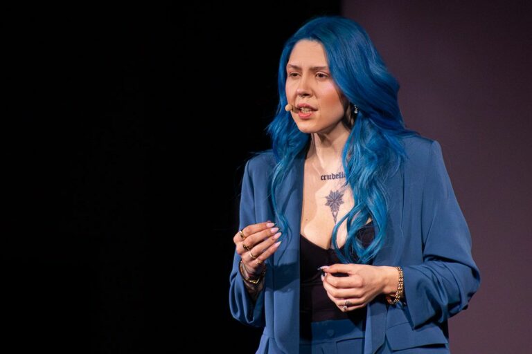 Agnese Pucci al Garibaldi di Prato tra radici e comicità genuina
