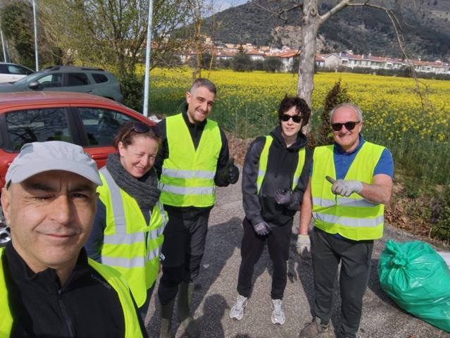 Prato. I Giacchetti gialli contro il degrado a Ponte a Pesci della Marinella