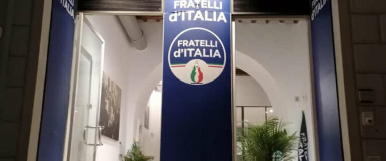 Prato, tensione nella sede di Fratelli d’Italia: insulti e minacce a un volontario 