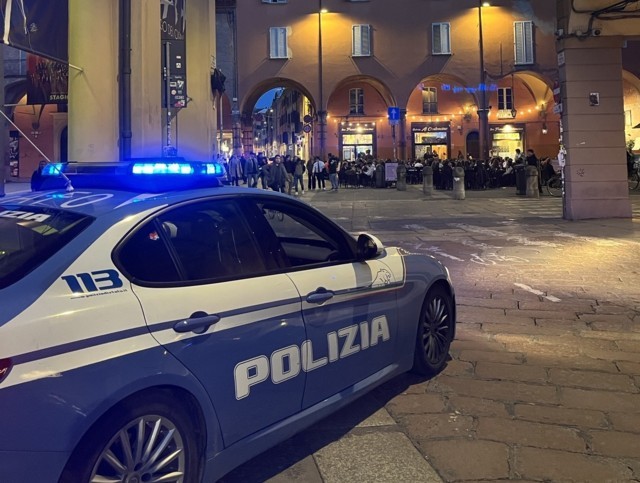 Bologna. Tormentava residenti e commercianti in piazza Trento e Trieste. Arrestato dalla polizia
