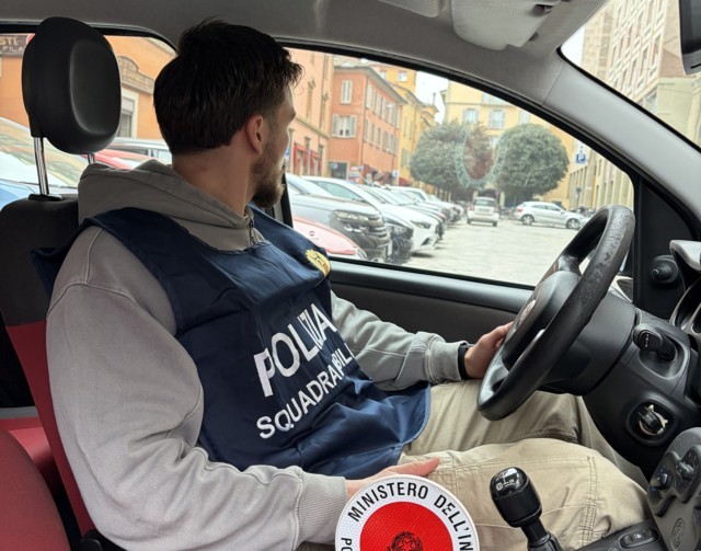 Agenti di Polizia in borghese arrestano autori di due rapine commesse nella notte
