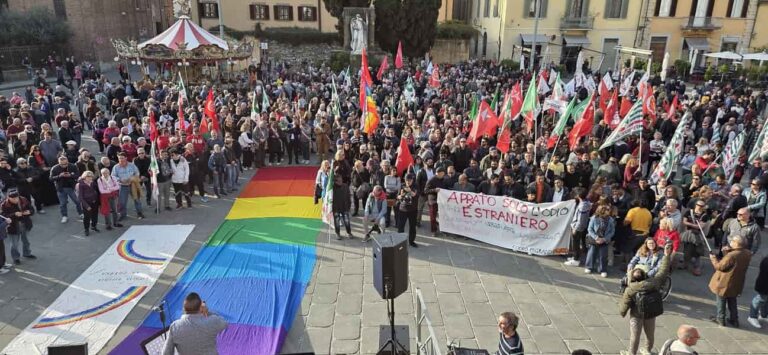 Tanta gente alla contro-manifestazione ‘Mai più fascismi’