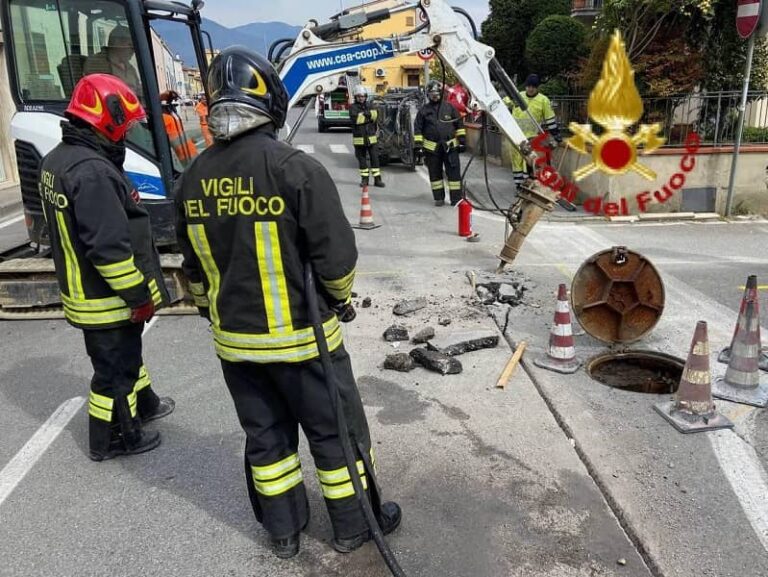 Fuga di gas nel corso di lavori stradali ad Agliana. Evacuate alcune famiglie
