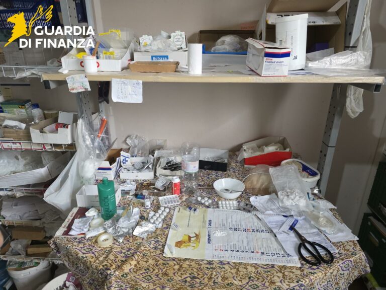 Campi Bisenzio, ambulatorio medico abusivo in un appartamento